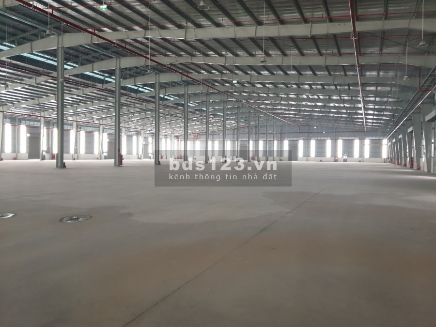 Cho thuê 5000m2 đất trống trong KCN Đài Tư, Long Biên giá 70 nghìn/m2. Lh.0866683628.