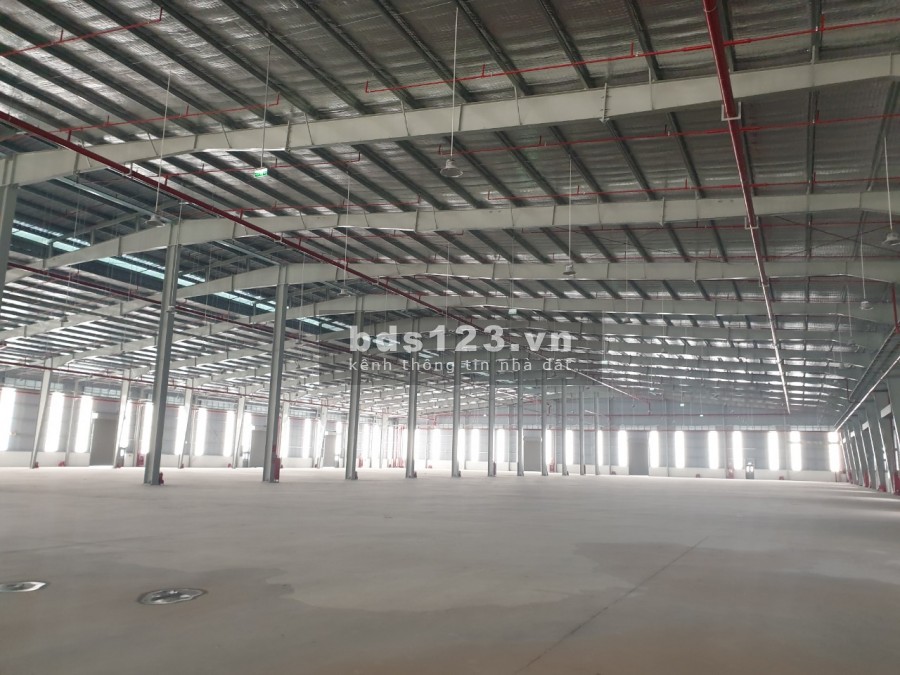 Cho thuê 5000m2 đất trống trong KCN Đài Tư, Long Biên giá 70 nghìn/m2. Lh.0866683628.