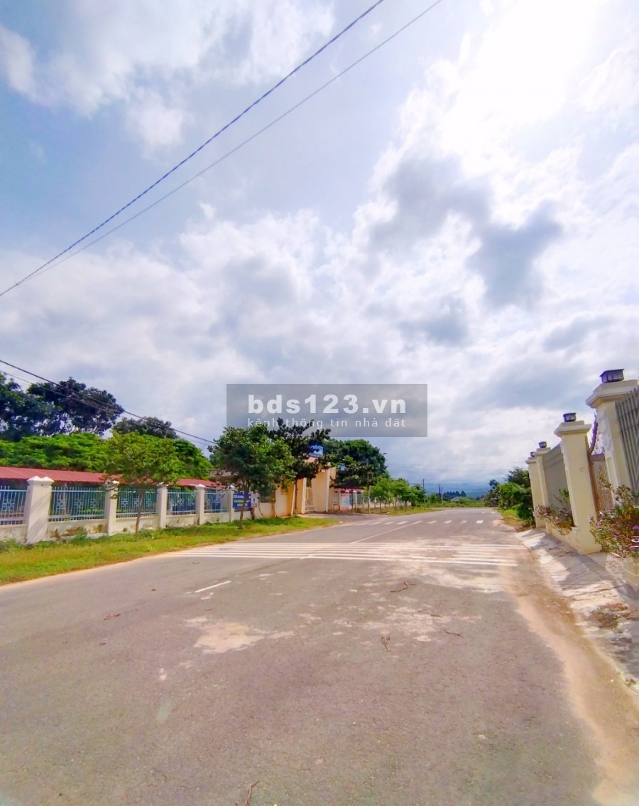 Đất đối diện trường cấp 3 Ngô Mây, đường Đinh Gia Khánh, giá bán 875 triệu, sổ chính chủ