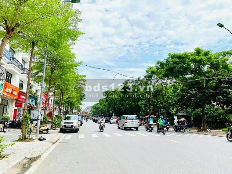 Bán CCMN Xuân La kinh doanh khủng 150 triệu/tháng gara thang máy dt 210m2, 8 tầng giá 37 tỷ