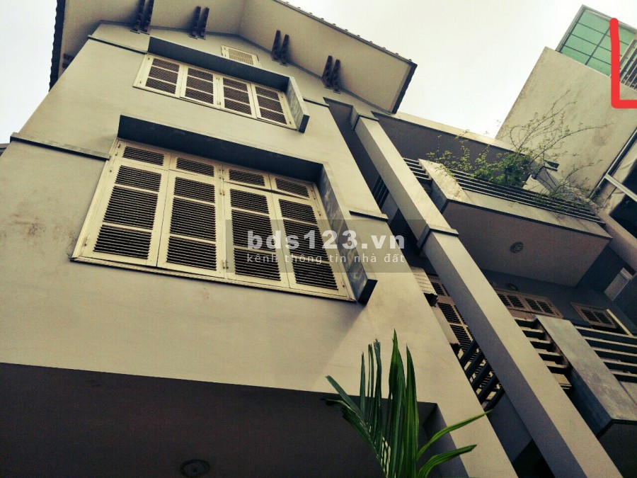 Bán biệt thự Ngọc Thụy, 160m2 x 3,5 tầng, Giá 10.5 tỷ, sân vườn để 2 Ô tô