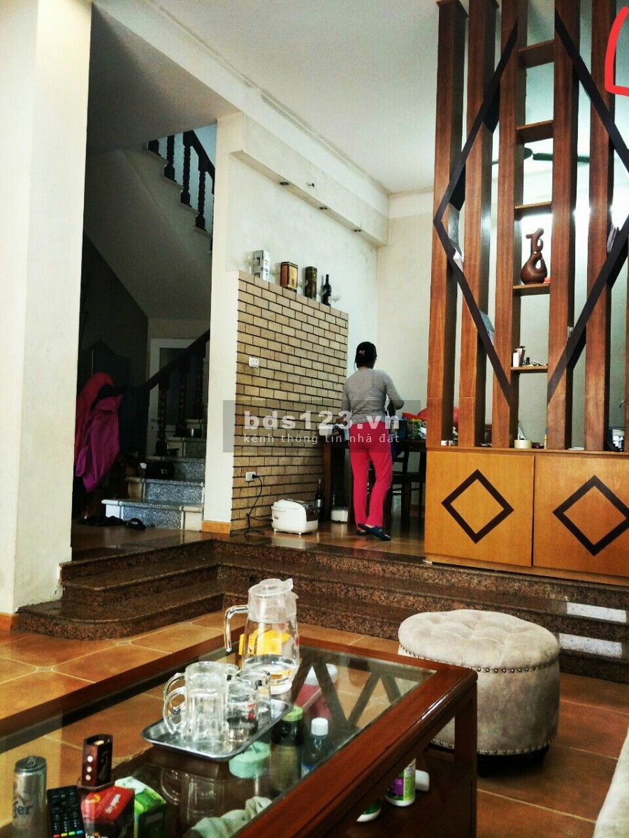 Bán biệt thự Ngọc Thụy, 160m2 x 3,5 tầng, Giá 10.5 tỷ, sân vườn để 2 Ô tô