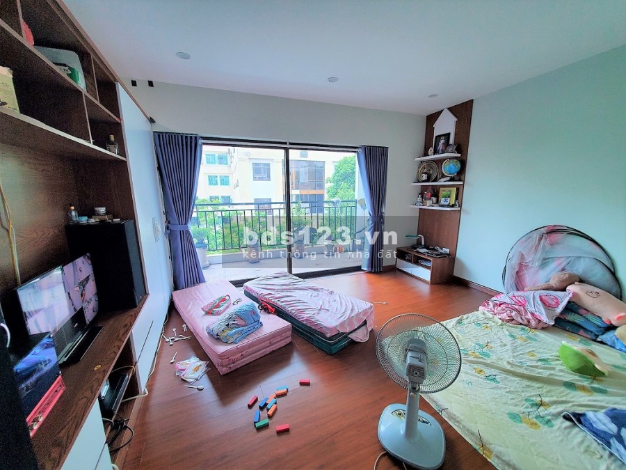 Bán nhà phố Trần Thái Tông, Cầu Giấy. Lô góc, ô tô, KD. 106m2 MT8m 9T 30tỷ