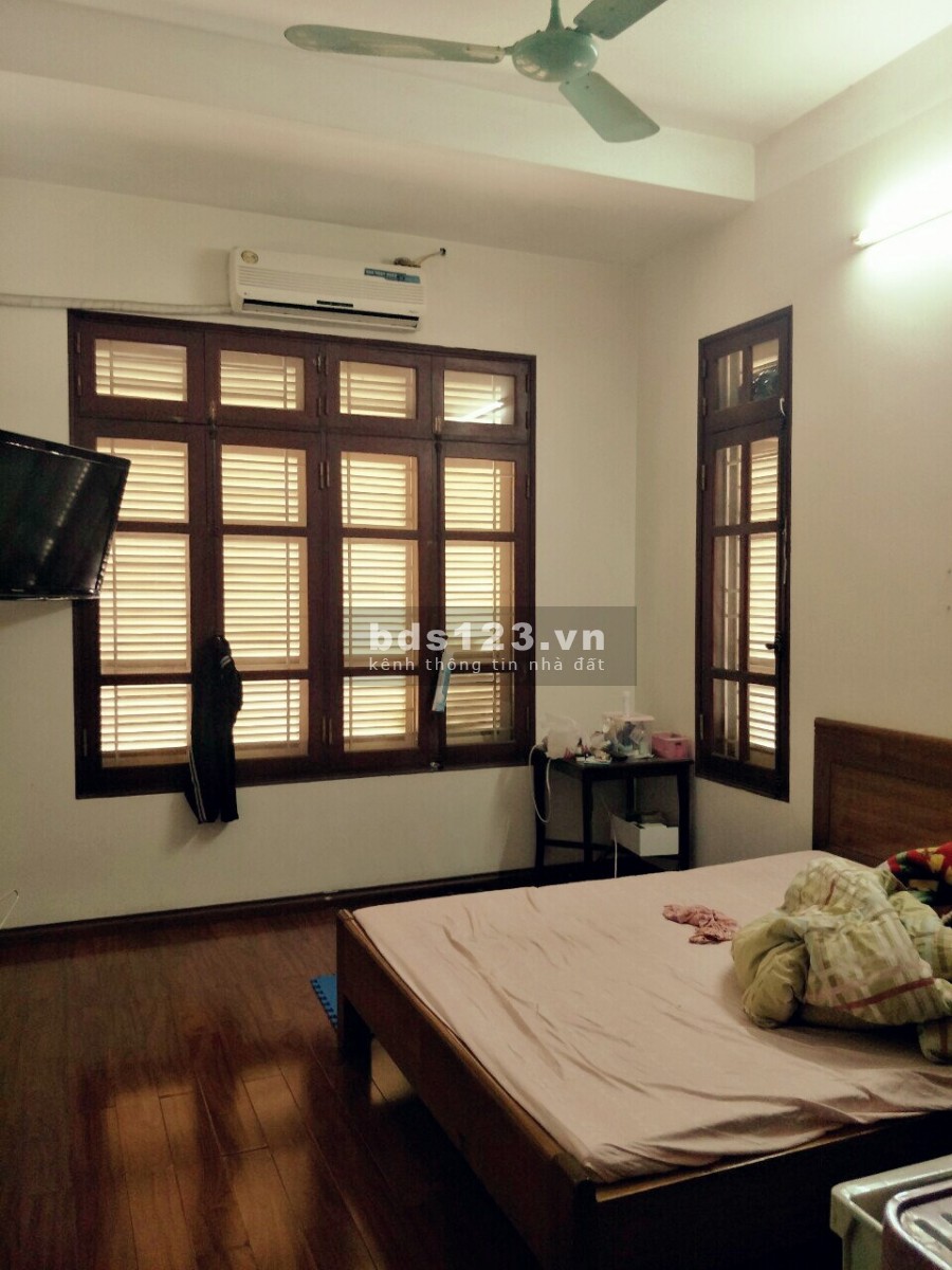 Bán biệt thự Ngọc Thụy, 160m2 x 3,5 tầng, Giá 10.5 tỷ, sân vườn để 2 Ô tô