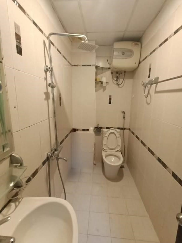 Bán nhà rộng 50m2, ngõ 98 Vũ Trọng Phụng, 5 tầng, mặt tiền 5m, giá 5.5 tỷ, sát phố, kinh doanh