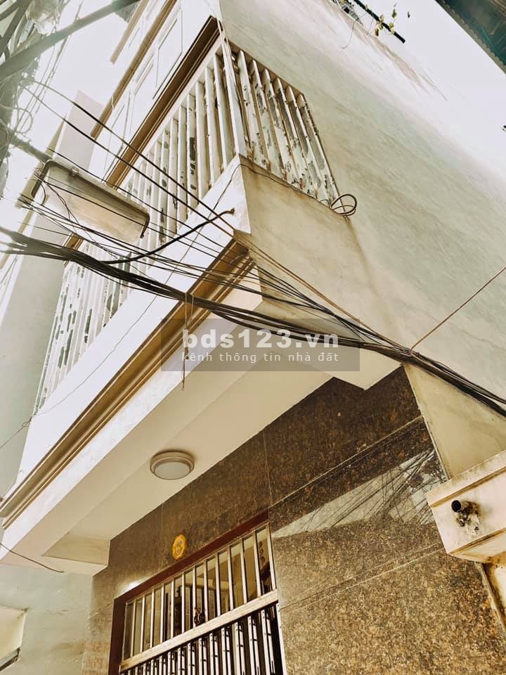 Bán nhà ngõ Cầu Giấy Nguyễn Văn Huyên, dt 45m2, 5 tầng mt 3.2m, giá 4.75 tỷ lh 0975513371