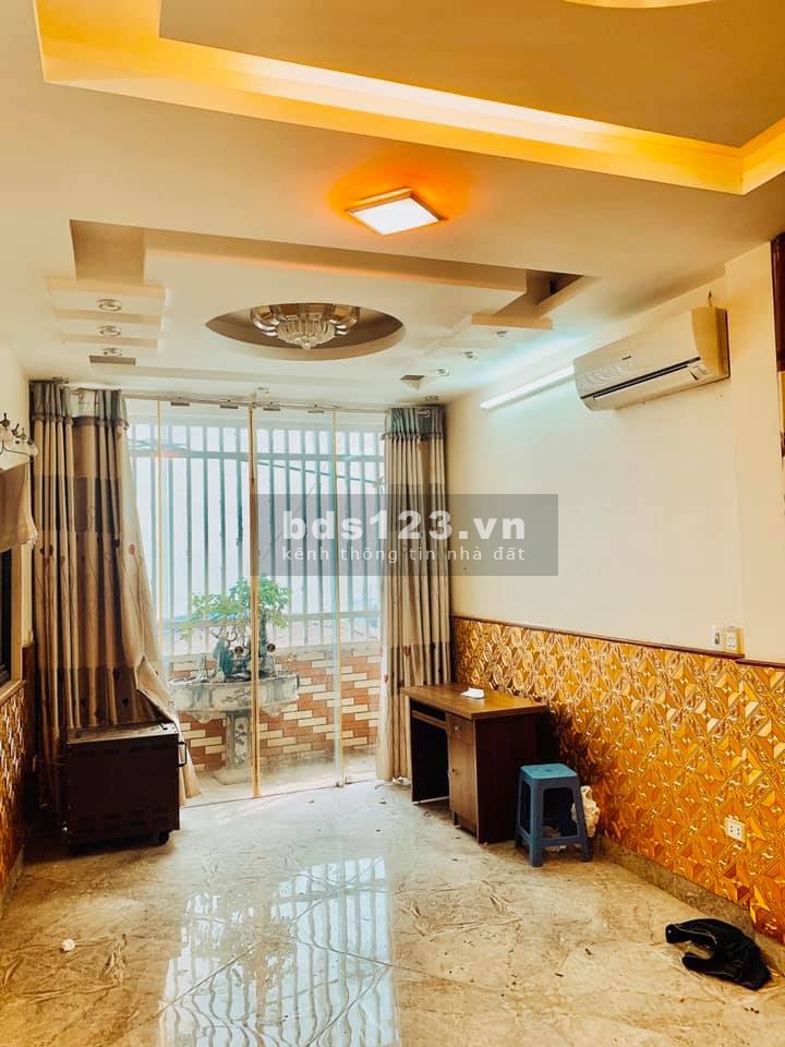 Bán nhà ngõ Cầu Giấy Nguyễn Văn Huyên, dt 45m2, 5 tầng mt 3.2m, giá 4.75 tỷ lh 0975513371