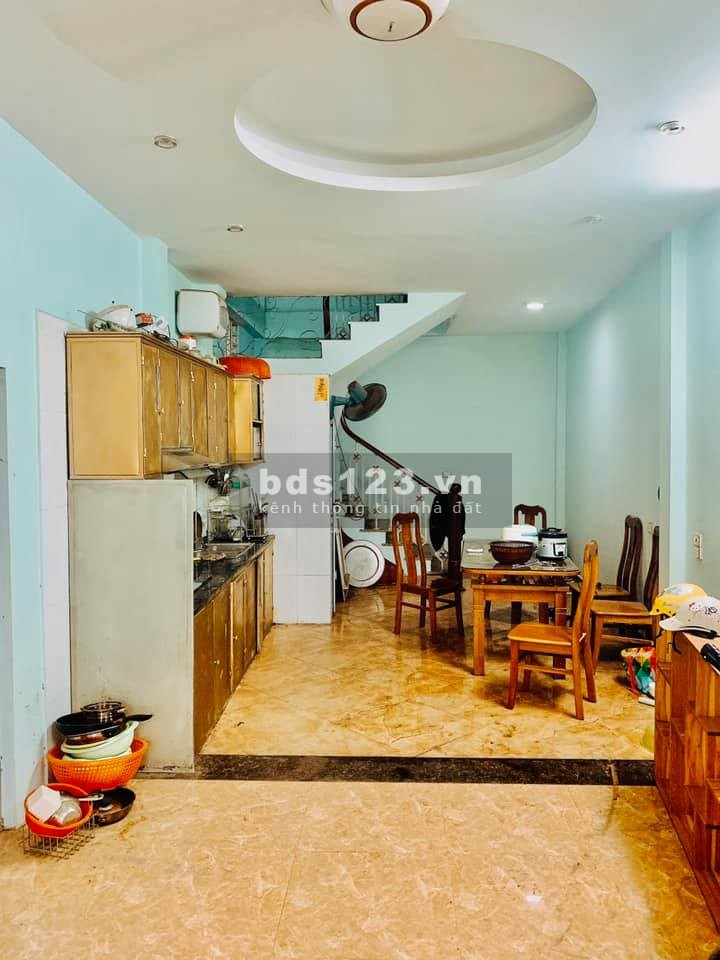 Bán nhà ngõ Cầu Giấy Nguyễn Văn Huyên, dt 45m2, 5 tầng mt 3.2m, giá 4.75 tỷ lh 0975513371