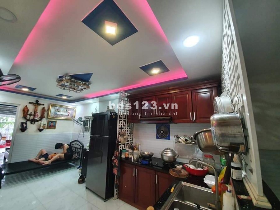Chính chủ, cần bán gấp nhà Lạc Long Quân, Tân Bình, giá bán 46m2, 1 trệt, 1 lầu đúc kiên cố