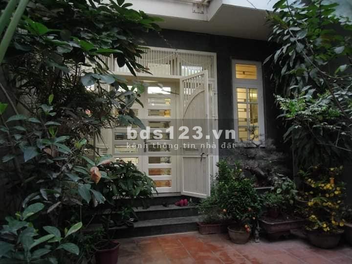 Bán nhà sân vườn 3 mặt thoáng tại ngã tư Văn Cao Liễu Giai dtsd 90m2 giá 5.7 tỷ