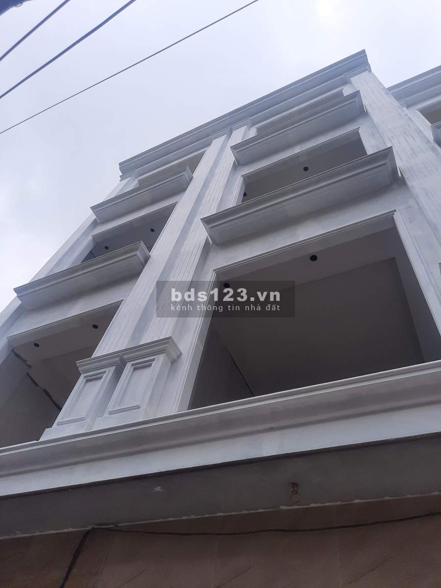Bán nhà đẹp dt 45m2 ở luôn Ngô Gia Tự, Long Biên gần phố, phân lô khu an sinh đỉnh