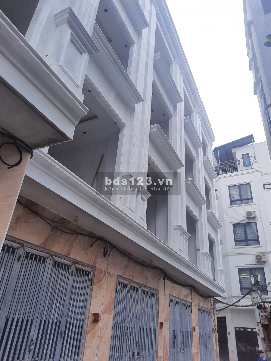 Bán nhà đẹp dt 45m2 ở luôn Ngô Gia Tự, Long Biên gần phố, phân lô khu an sinh đỉnh
