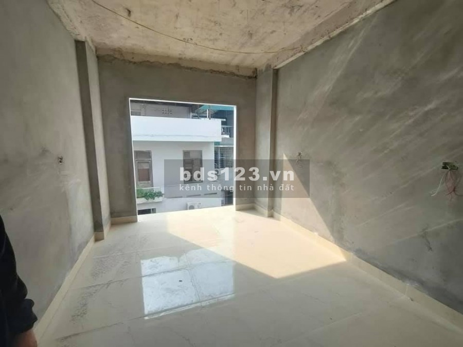Bán nhà đẹp dt 45m2 ở luôn Ngô Gia Tự, Long Biên gần phố, phân lô khu an sinh đỉnh