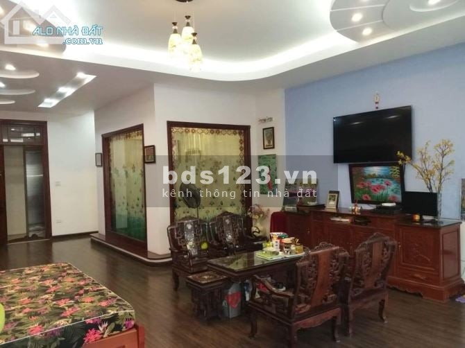 Bán nhà Lâm Hạ, Long Biên, dt 52m2, nhà 5 tầng, phân lô, ô tô tránh, giá hơn 6 tỷ