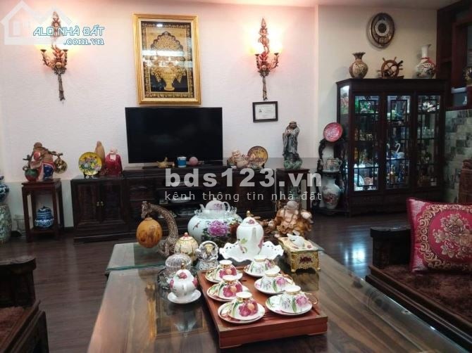 Bán nhà Lâm Hạ, Long Biên, dt 52m2, nhà 5 tầng, phân lô, ô tô tránh, giá hơn 6 tỷ