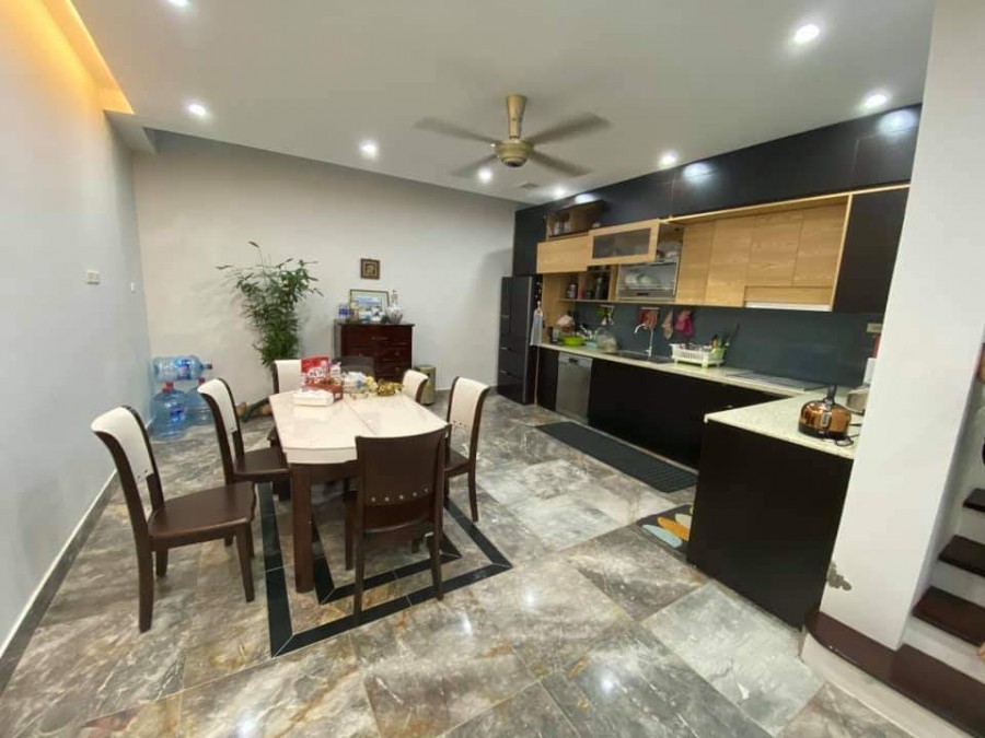 Bán Nhà Đào Tấn diện tích 80m2 đúc 5 tầng, nhỉnh 8 tỷ. Ngõ rộng, chỉ 10m ra ô tô