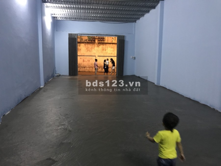 Cần bán nhà sát đường Võ Văn Kiệt, rộng rãi, thoáng mát, DT 6m x 14m, giá 6 tỷ