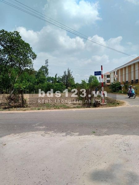 Bán đất thổ cư ngay trường tiêu học Nhuận Đức Củ Chi diện tích sử dụng 130m2 giá bán chỉ 1,8 tỷ