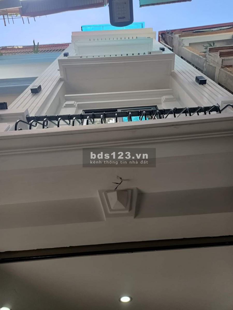 Bán nhà ngõ thông, gần ô tô nhà sổ đẹp phân lô, giá chỉ hơn 3 tỷ, liên hệ 0975298140