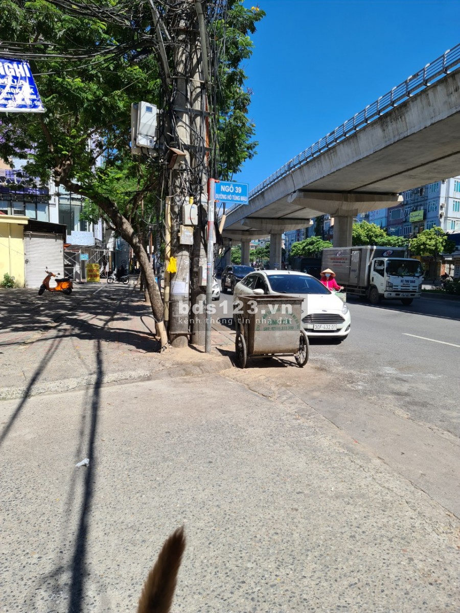 Cho thuê nhà nguyên căn đường Hồ Tùng Mậu: DT 120m2x 6 tầng, thang máy, giá thỏa thuận