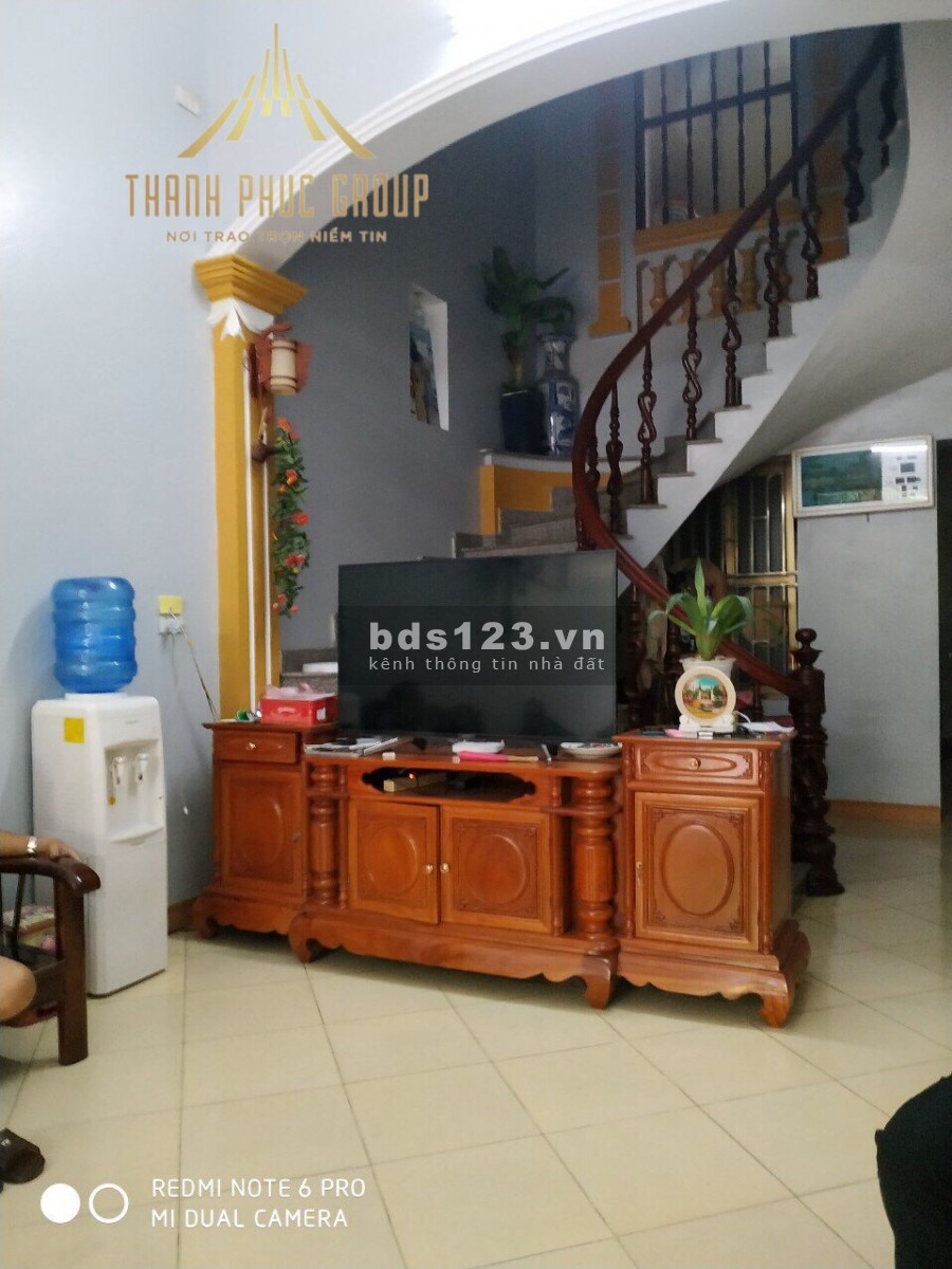 Bán nhà nguyên căn 3 tầng đúc Phúc Thành Giáp, ngõ chợ sinh viên, diện tích sử dụng 80m2