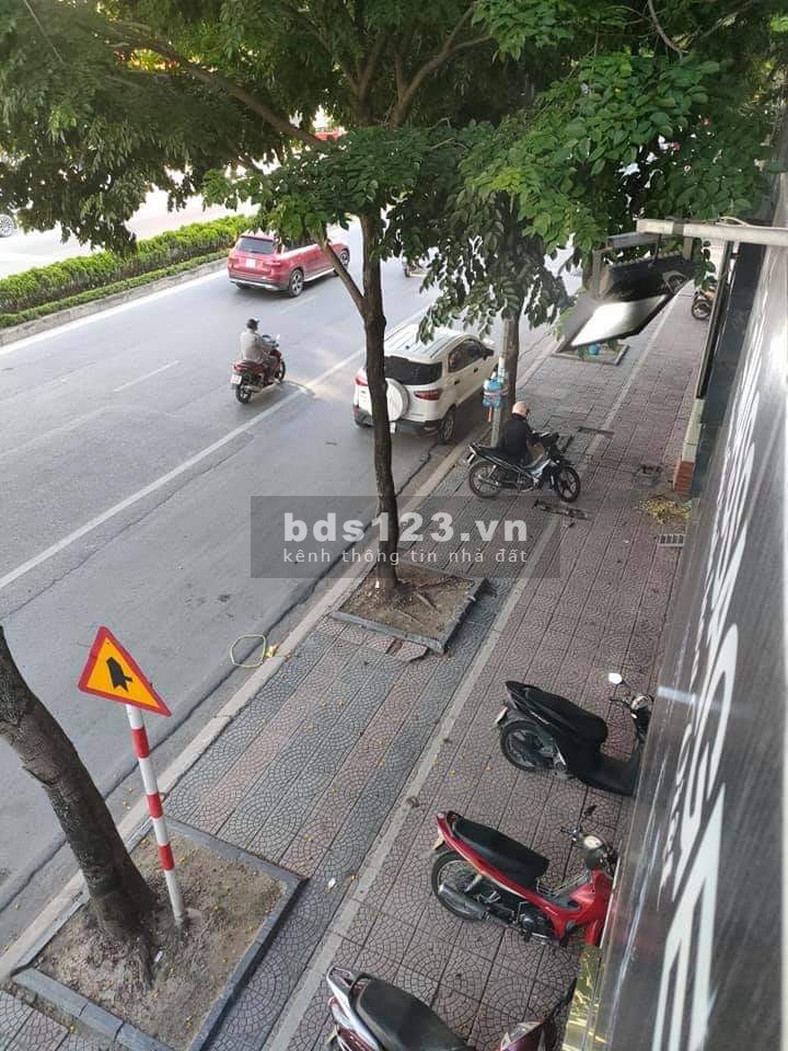 Cần bán gấp nhà nguyên căn 90m2, mặt phố Nguyễn Văn Cừ, giá cực rẻ chỉ 15 tỷ, lhcc
