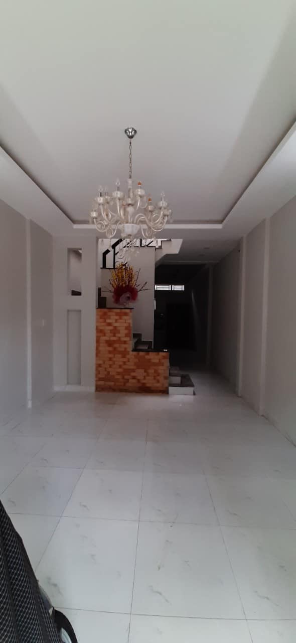 Bán nhà ngay mặt tiền kinh doanh đường số 8, Gò Vấp, dt 4x19m, 2 tầng giá chỉ 6,3 tỷ