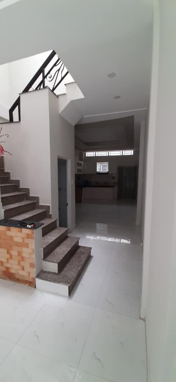 Bán nhà ngay mặt tiền kinh doanh đường số 8, Gò Vấp, dt 4x19m, 2 tầng giá chỉ 6,3 tỷ
