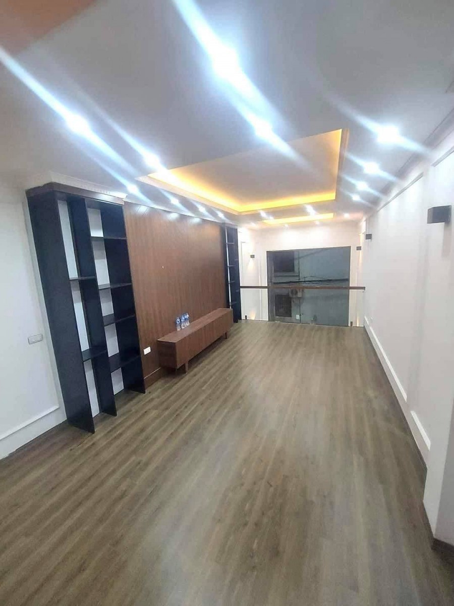 Bán nhà Vương Thừa Vũ, Thanh Xuân, 30m2, 6T, nhà mới đẹp, phân lô, giá chỉ 4,5 tỷ.