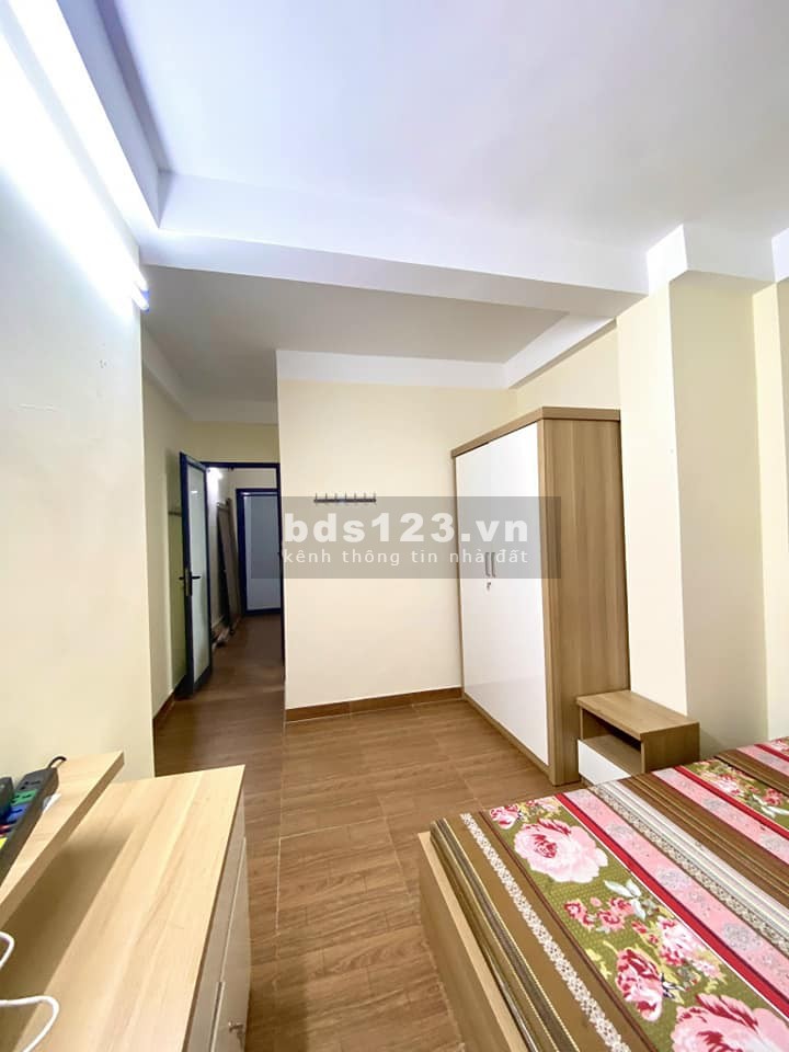 Bán nhà MN Kim Mã 6 tầng, thang máy, gara ô tô, sân cầu lông trước nhà, cho thuê 35tr/th: 7.5 tỷ