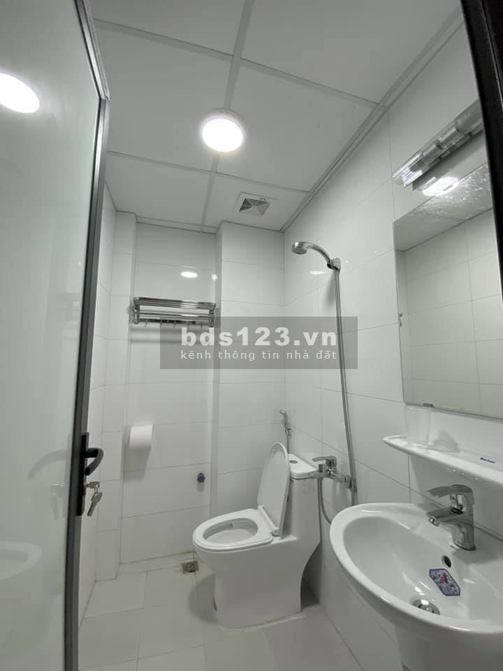 Bán nhà MN Kim Mã 6 tầng, thang máy, gara ô tô, sân cầu lông trước nhà, cho thuê 35tr/th: 7.5 tỷ