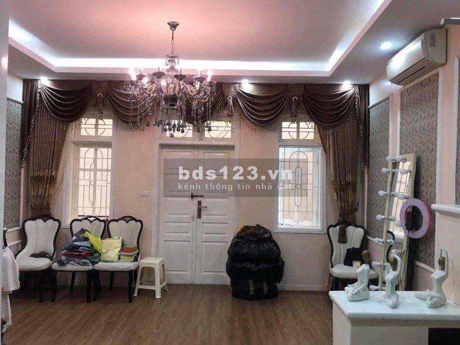 Cần bán nhà Ngô Gia Tự Long Biên 70m kinh doanh ngõ ô tô phi ổ đỏ vuông đét chính chủ