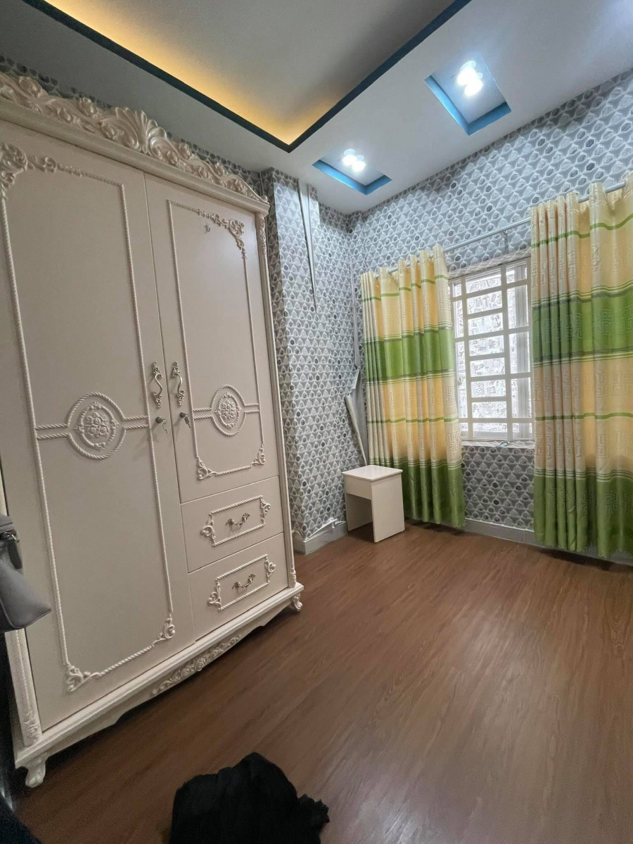 Nhà Nguyễn Tất Thành, phường 18, Quận 4, 4 lầu, giá chỉ 3.3 tỷ, lh 0774915668