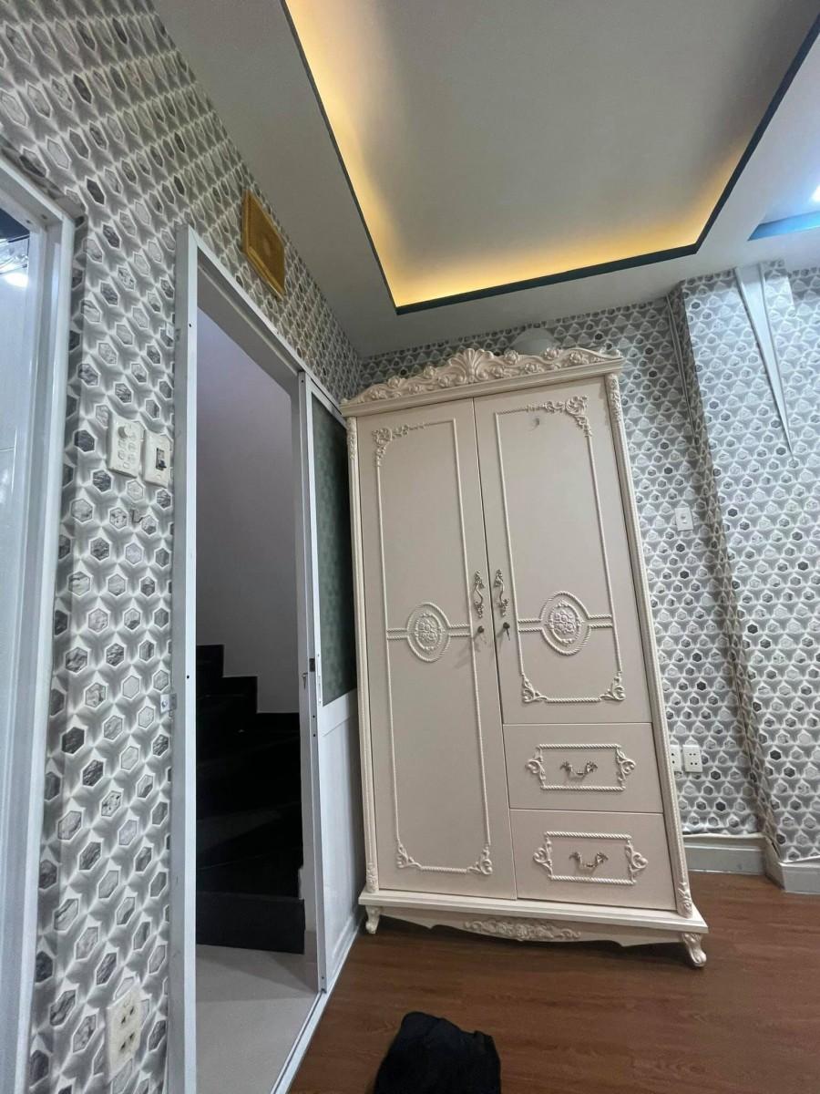 Nhà Nguyễn Tất Thành, phường 18, Quận 4, 4 lầu, giá chỉ 3.3 tỷ, lh 0774915668