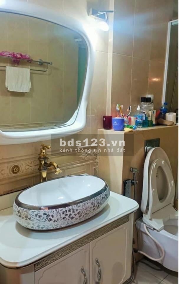 Cần bán nhà Ngô Gia Tự Long Biên 70m kinh doanh ngõ ô tô phi ổ đỏ vuông đét chính chủ