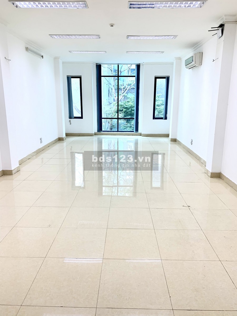 Chỉ còn trống duy nhất 01 sàn VP 65m2 tại Phố Duy Tân - Cầu Giấy, giá chỉ 10tr/tháng