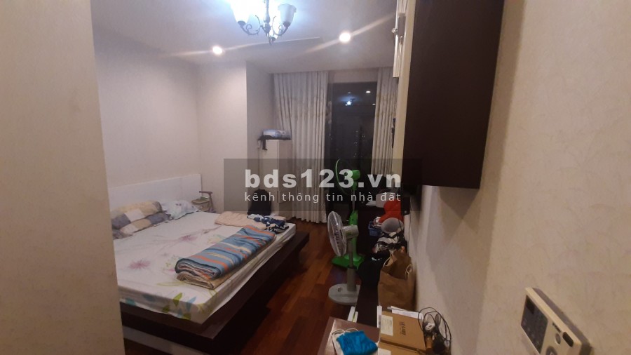 Chính chủ bán gấp căn hộ 2 ngủ sáng, 110m2 Royal city, giá 4.3 tỷ, LH: 0967839010