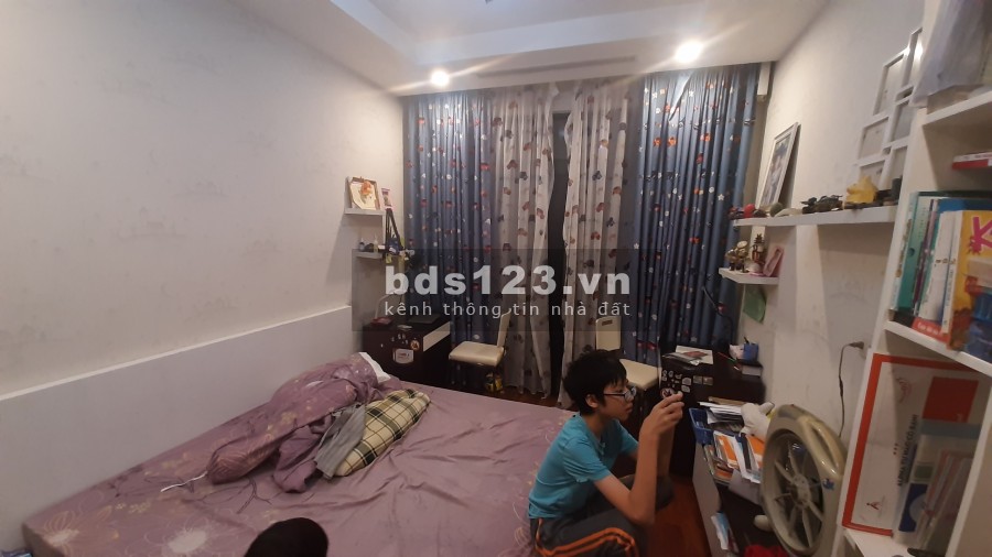 Chính chủ bán gấp căn hộ 2 ngủ sáng, 110m2 Royal city, giá 4.3 tỷ, LH: 0967839010