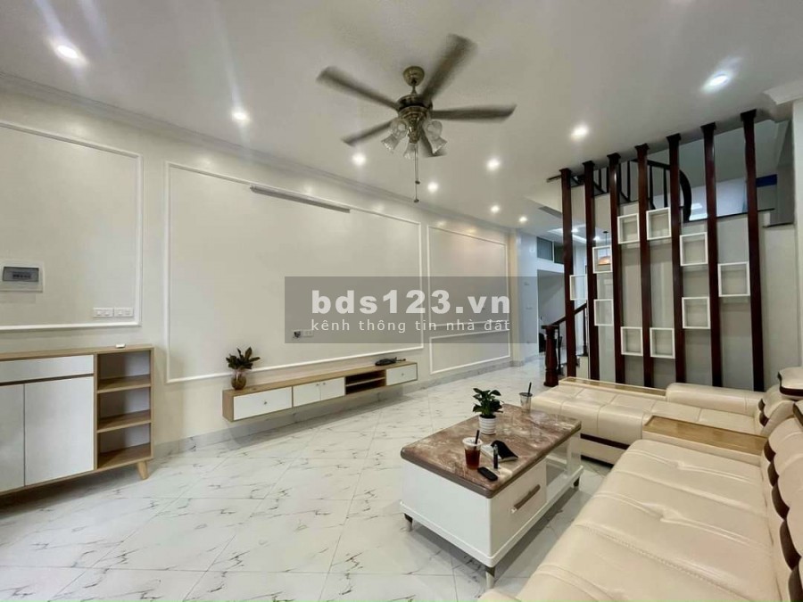 Bán nhà Quan Nhân ngõ nông mặt tiền 5,5m nhà nở hậu, phong thuỷ tốt, đúc 3 tầng kiên cố