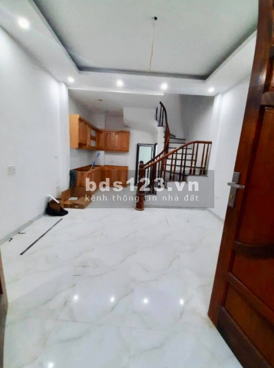 Bán nhà Van Canh, ô tô nội thất, đường rộng, dt 31m2, 5 tầng đúc, mặt tiền rộng, nhỉnh 2 tỷ