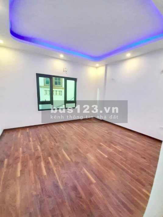 Bán nhà Van Canh, ô tô nội thất, đường rộng, dt 31m2, 5 tầng đúc, mặt tiền rộng, nhỉnh 2 tỷ