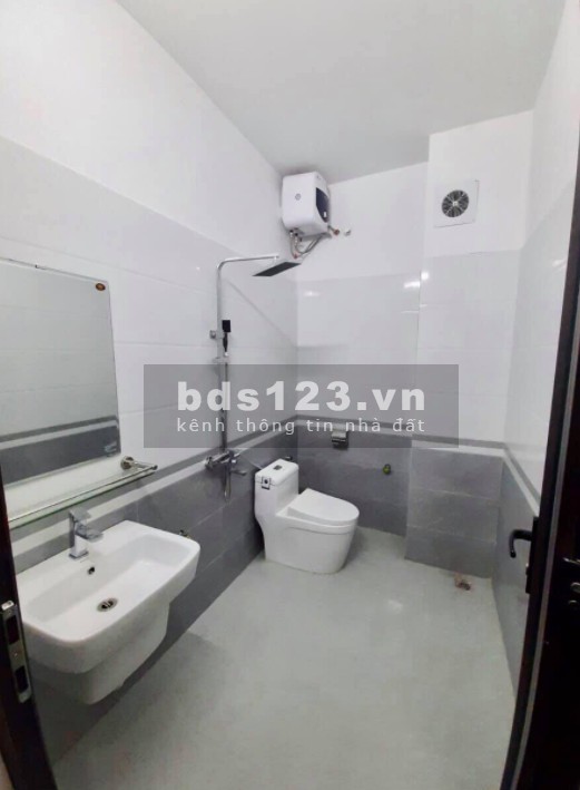 Bán nhà Van Canh, ô tô nội thất, đường rộng, dt 31m2, 5 tầng đúc, mặt tiền rộng, nhỉnh 2 tỷ