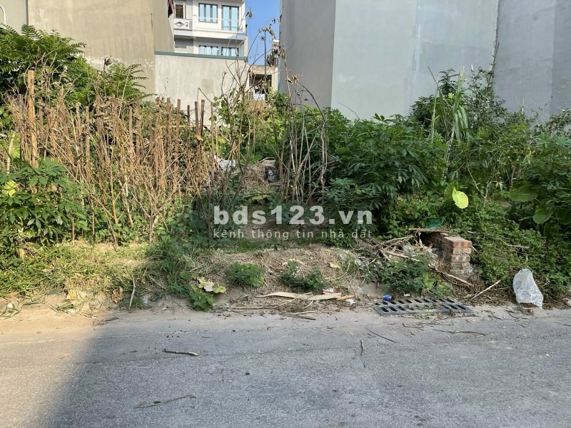 Bán lô góc, diện tích 45m2 tại Việt Hưng, cạnh Vinhomes, ngõ rộng taxi vào được.