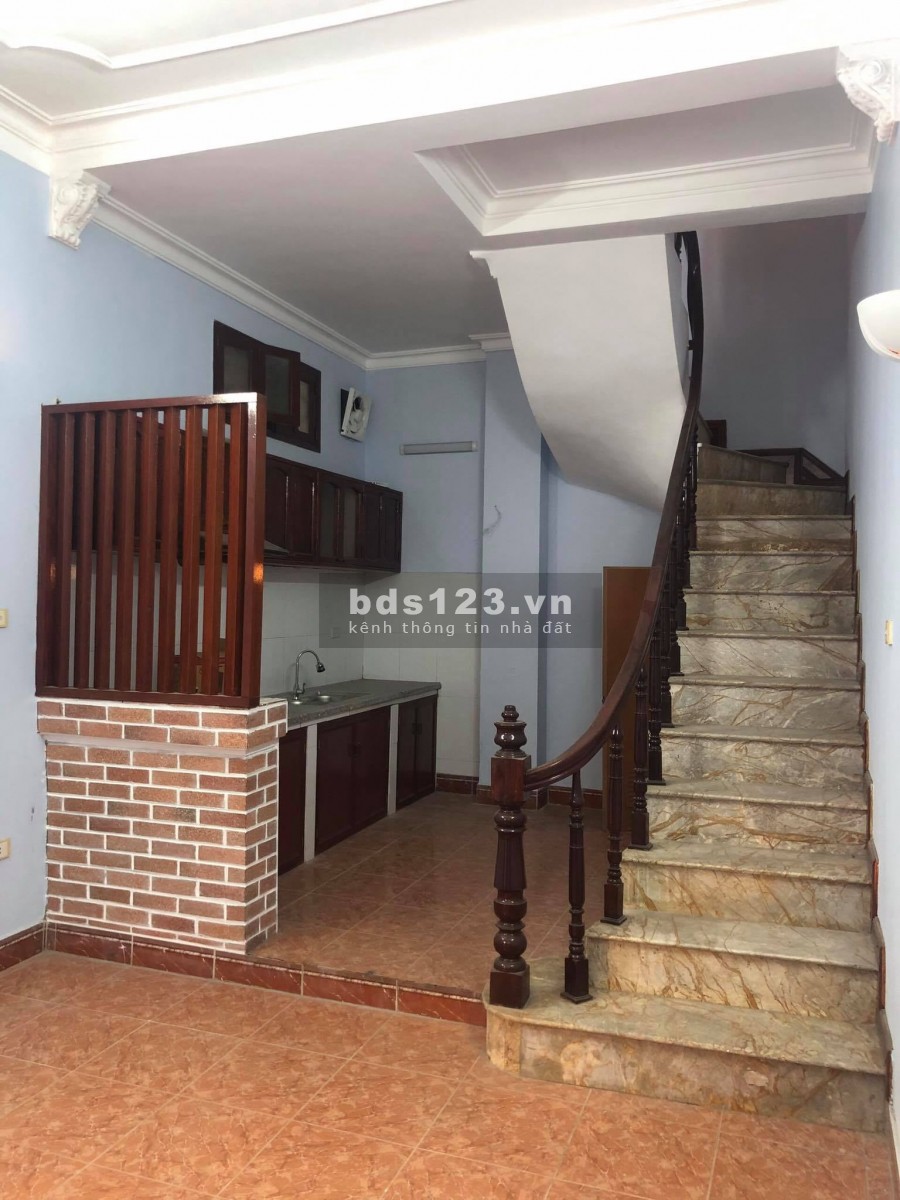 Ngõ 168 Kim Giang Bán nhà nguyên căn đúc kiên cố 5 tầng dt 38m2 giá 2.9 tỷ, sổ sẵn