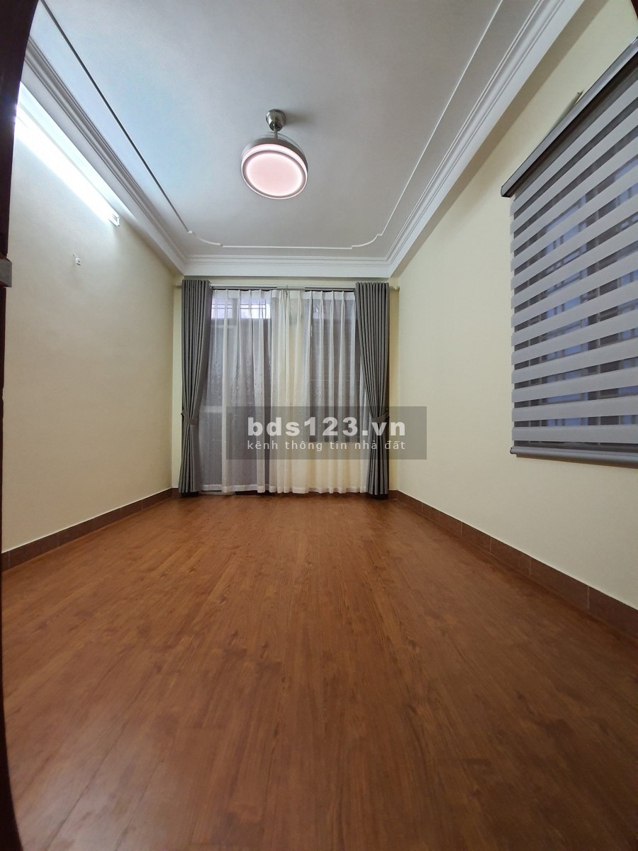 Ngõ 168 Kim Giang Bán nhà nguyên căn đúc kiên cố 5 tầng dt 38m2 giá 2.9 tỷ, sổ sẵn