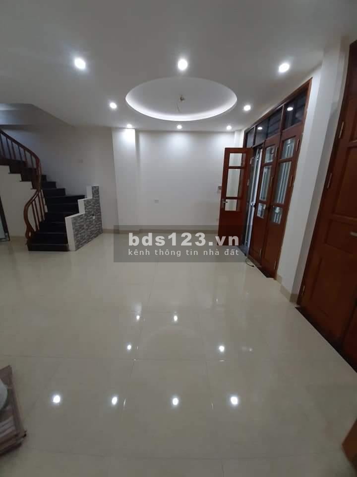 Bán nhà lô góc vừa tiền trung tâm hồ Văn Quán, giá rẻ nhỉnh 2 tỷ, sổ đỏ chính chủ vuông vắn