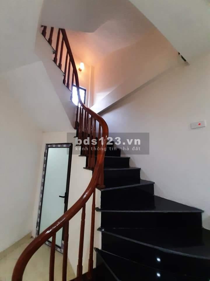 Bán nhà lô góc vừa tiền trung tâm hồ Văn Quán, giá rẻ nhỉnh 2 tỷ, sổ đỏ chính chủ vuông vắn