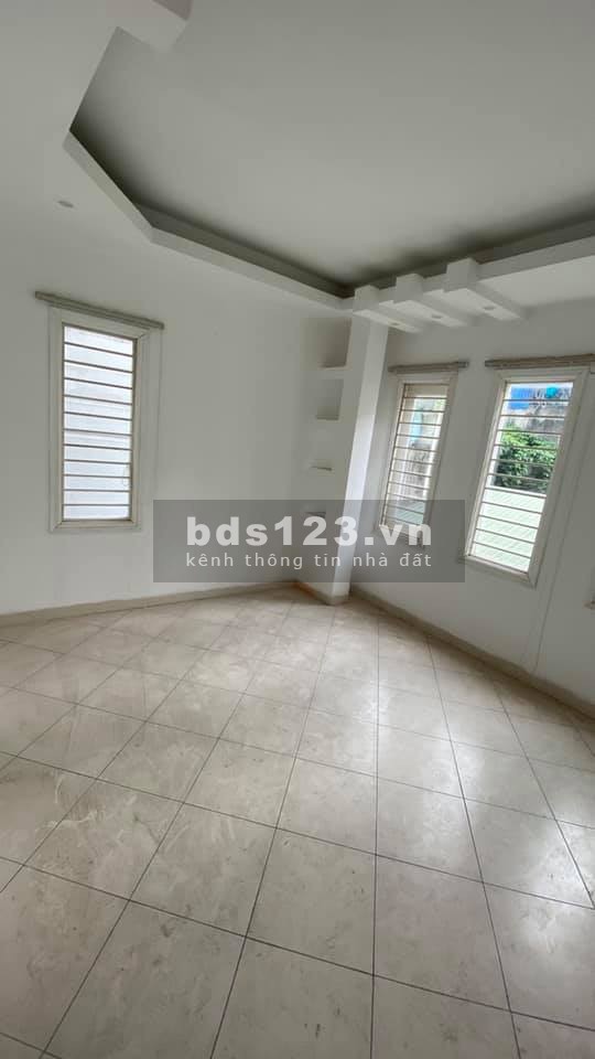 Vị trí đỉnh Nhất Phố Nhà Đẹp Ở Ngay Lô góc Ô tô đậu Ngô Gia Tự Long Biên 40m2 nhỉnh 4tỷ