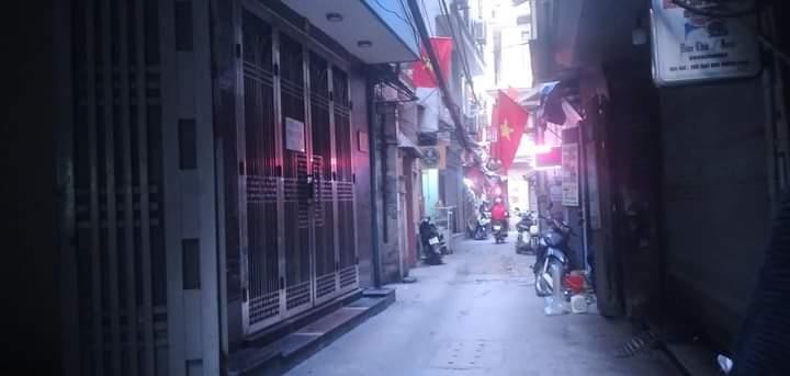 Bán nhà ngõ 898 Chùa Láng, Đống Đa, dt 50m2, 5 tầng giá 7.6 tỷ, kinh doanh, ô tô lùi nhà
