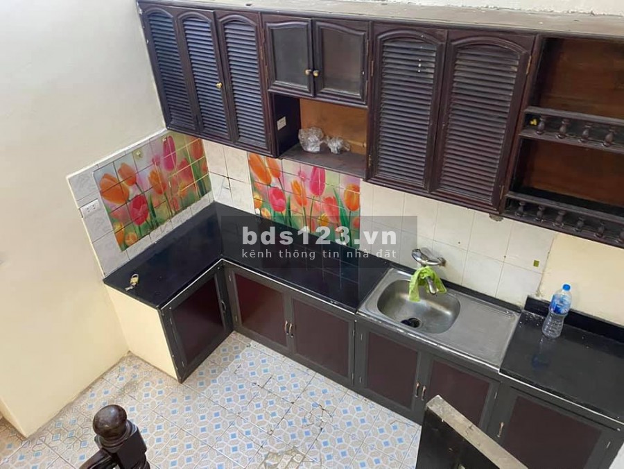 Bán đất tặng nhà rẻ nhất Lạc Long Quân, dt 56m2, 3 tầng mt 7m, giá 4.2 tỷ, lh 0975513371